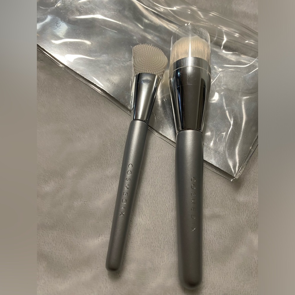 Cosmedix Cleansing Brush & 1 Dual Sided Silicone Mask Applicator Set